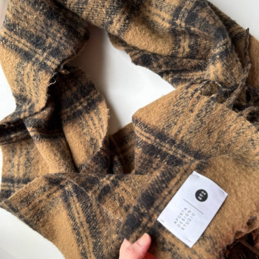 APORTA Design Studio Plaid Oversized Scarf